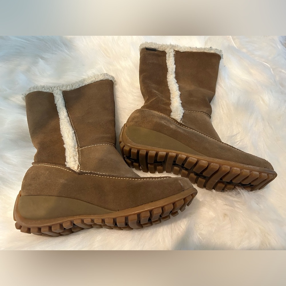Brown suede platform snow boots